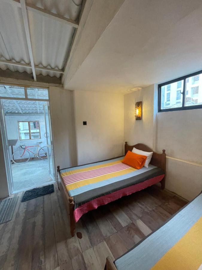 Favela Apartment โคลอมโบ ภายนอก รูปภาพ
